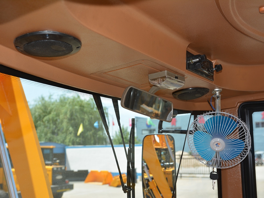 ZL930全(quan)液(ye)壓裝(zhuang)載機